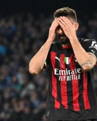  米兰德比诞生经典对决，吉鲁头槌定乾坤  