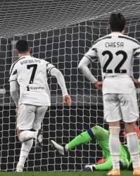  尤文图斯客场闷平博洛尼亚，基耶萨失点遭质疑  