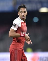  阿森纳防线失误造致命失球  