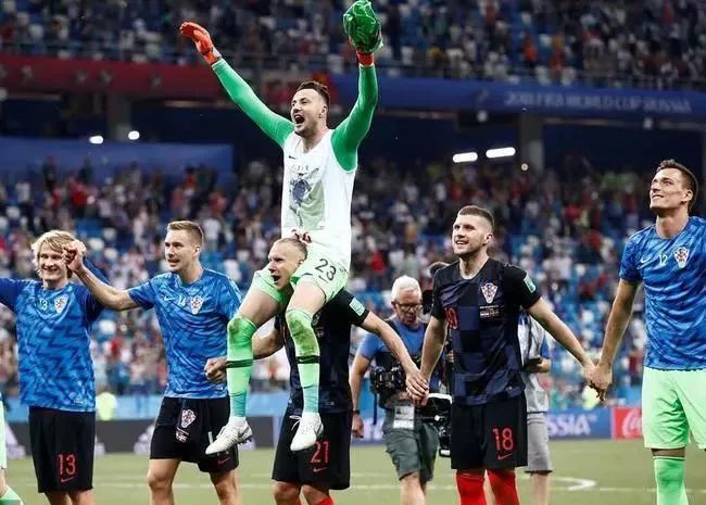  朗斯门将神扑零封强敌 获评本轮最佳球员  