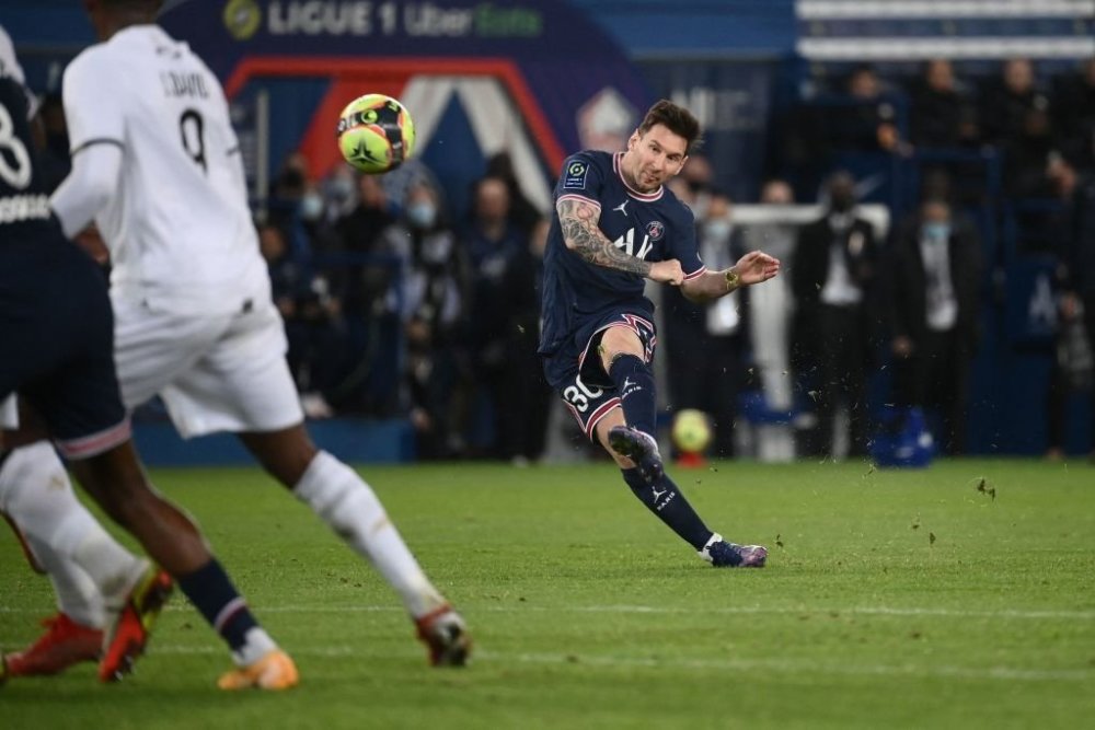  朗斯主场爆冷击败巴黎震惊足坛  