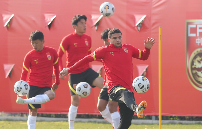  多特蒙德防线告急，主力中卫重伤缺阵三月  